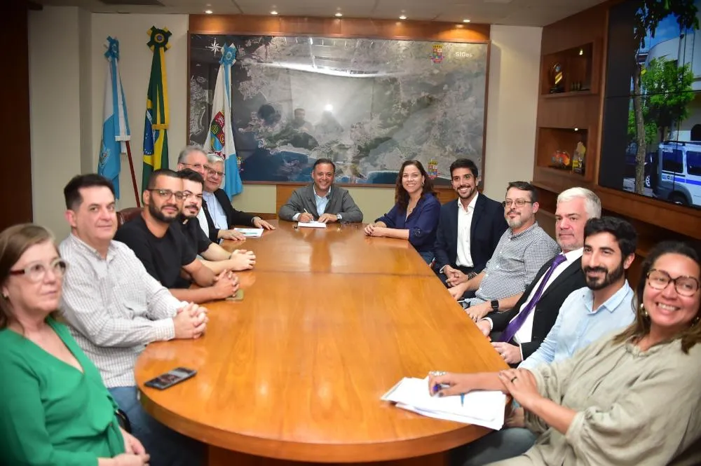 Prefeito Rodrigo Neves assina decreto de desapropriação do Teatro Leopoldo Fróes e anuncia restauração para 2027